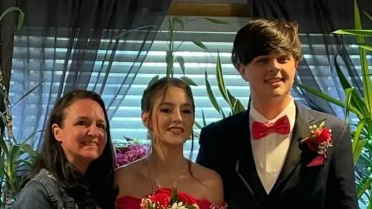 Hayleigh Stoodley, 22, Dies Suddenly After Hospital Visit, Leaves Behind 2-Year-Old Son