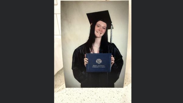 GoFundMe Raises Over $10K for Springfield Mom Who Lost Daughter Gnila Oberbeck Days After Graduation