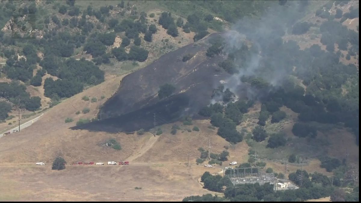 Fast-moving brush fire near Calabasas Brings Out Heavy Air Response