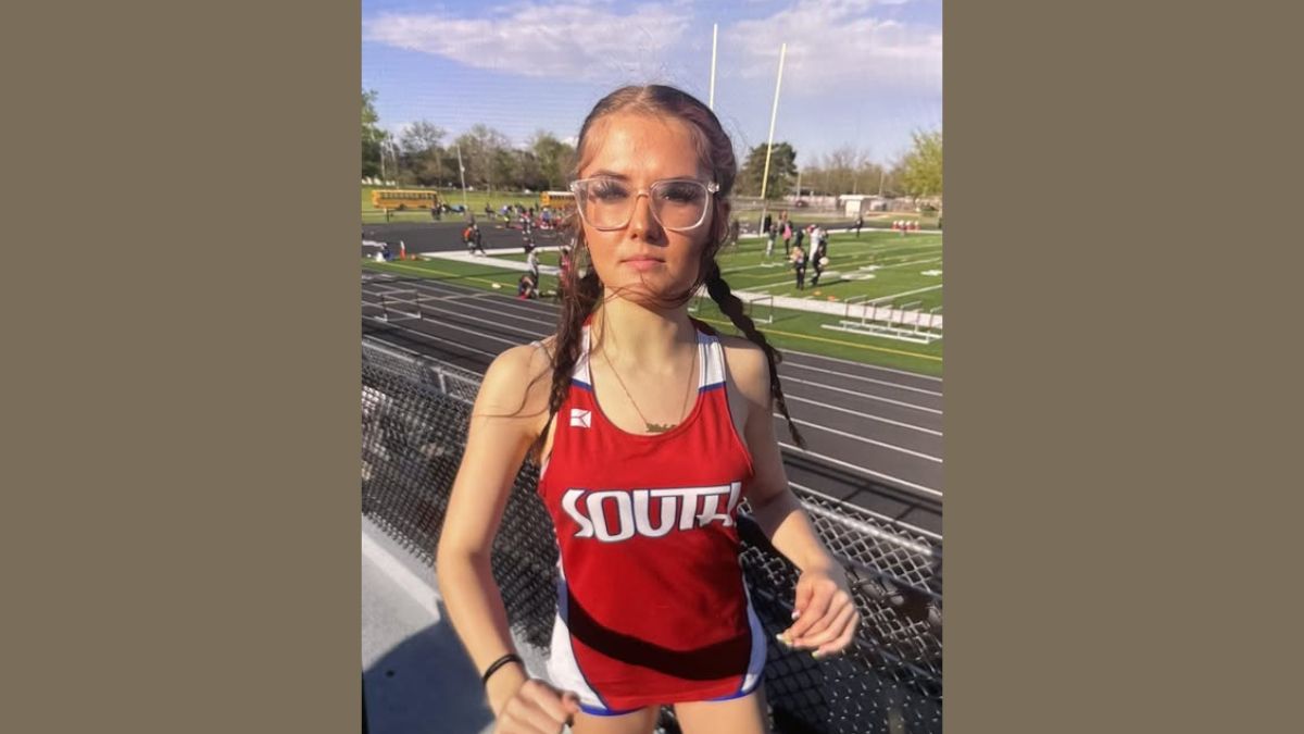 Missing 15-Year-Old Girl Michelle Kisling Last Seen Walking on Roosevelt Road in Lombard, Police Seek Public Help