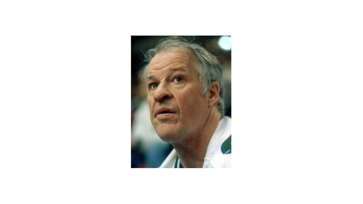 Legendary NHL Star Gordie Howe, Mr. Hockey, Dies at 88