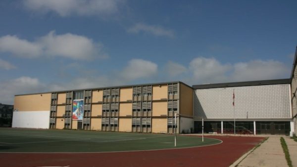 Gordon Bell High School Briefly Locked Down After Gun Sighting Report