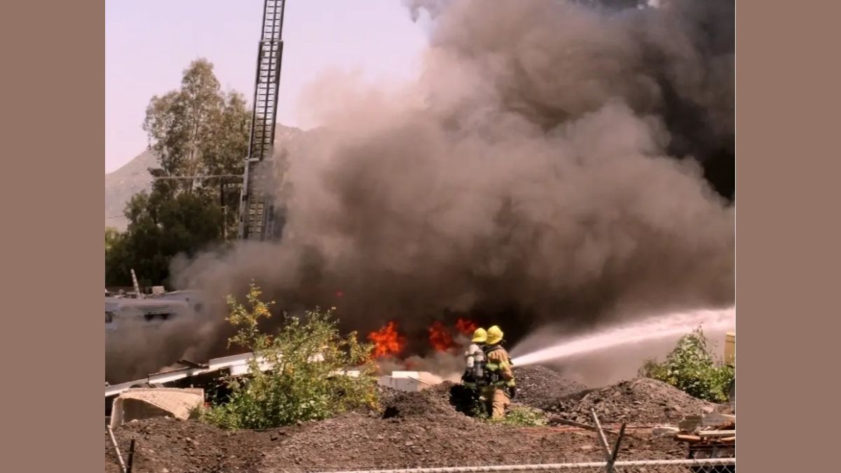 Menifee, CA, Air Quality Alert Issued as Pipeline Fire Smoke Drifts Inland